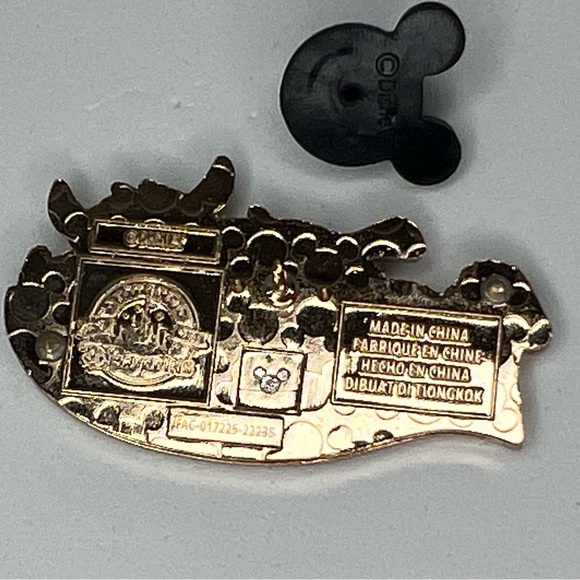 Disney Pin Lion King Hakuna Matata Leaf and Grubs Timon and Pumbaa 2023 - Picture 3 of 5